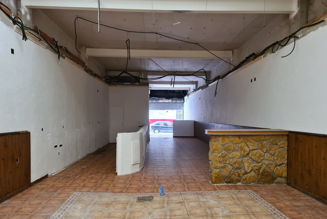 Local Comercial en venta  en Calle San Isidro Villena Alicante