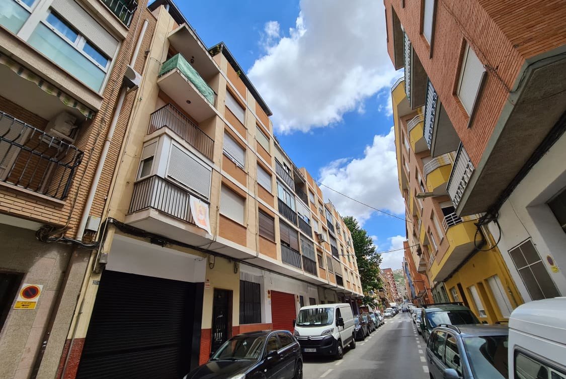 Local Comercial en venta  en Calle San Isidro Villena Alicante