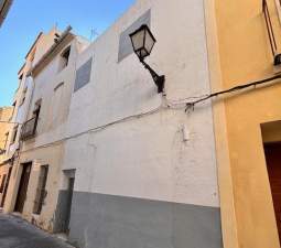 Unifamiliar Adosada en venta  en Calle Mestre Tormo Agullent Valencia