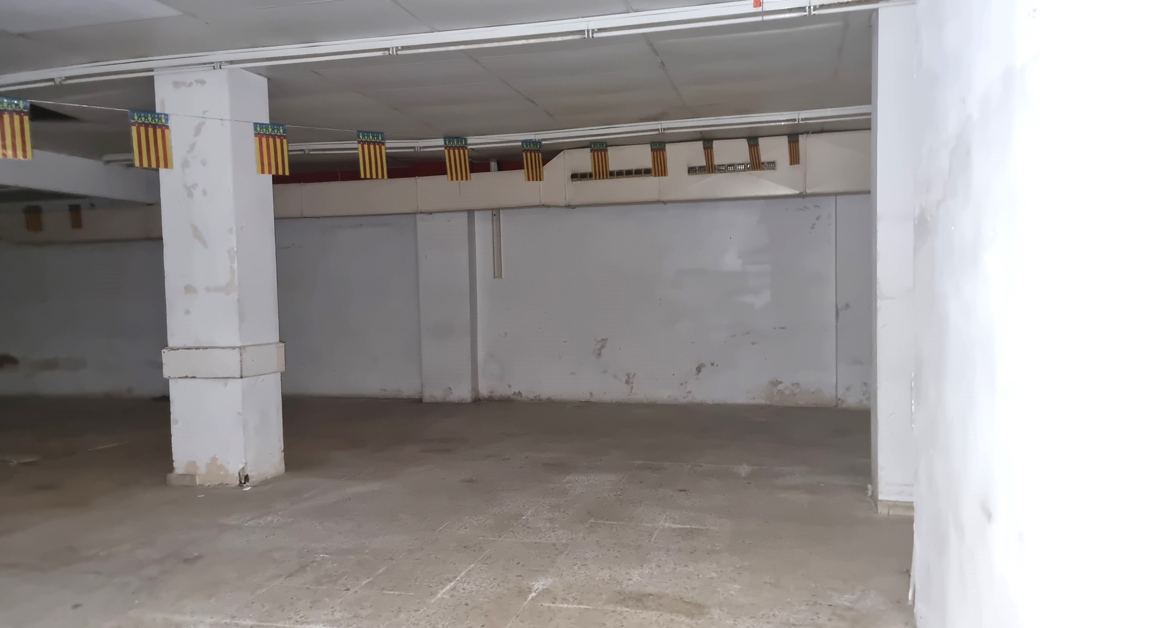 Compra local comercial por 150.000 de 430m en condiciones de restauración en calmenara en Vall dUixó la