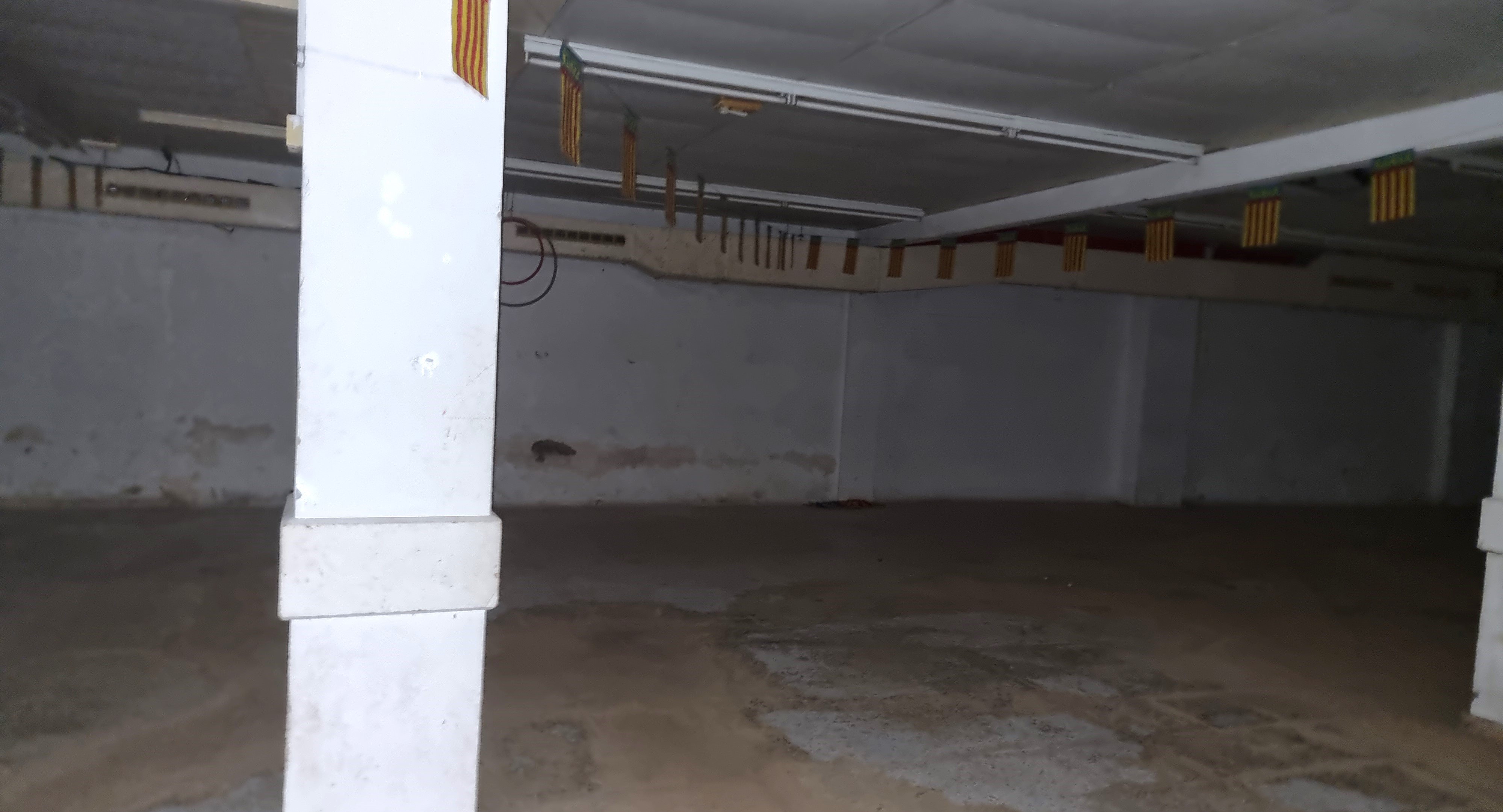 Compra local comercial por 150.000 de 430m en condiciones de restauración en calmenara en Vall dUixó la