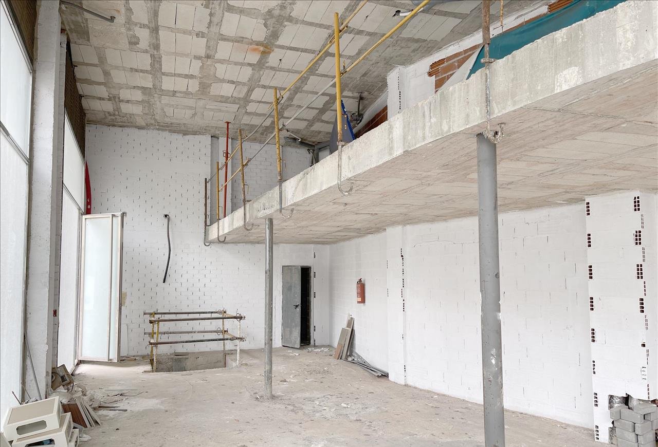 Se oferta local comercial por 133.770 de 244m en calle l u i el dos Tavernes de la Valldigna