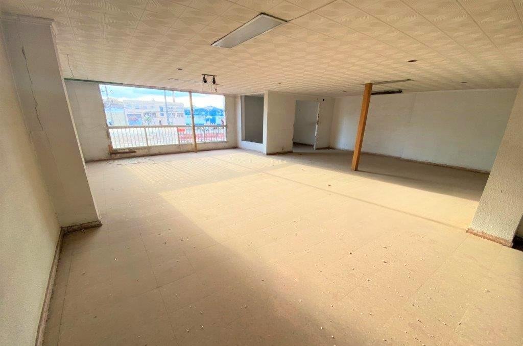 Descubre local comercial por 77000 con 195m en perfectas condiciones en calle calvari en Algemes