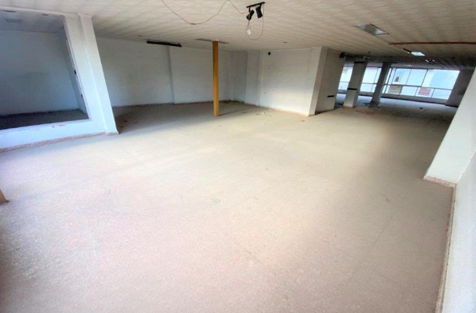 Descubre local comercial por 77000 con 195m en perfectas condiciones en calle calvari en Algemes