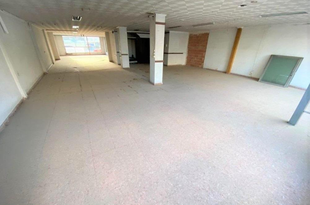 Descubre local comercial por 77000 con 195m en perfectas condiciones en calle calvari en Algemes
