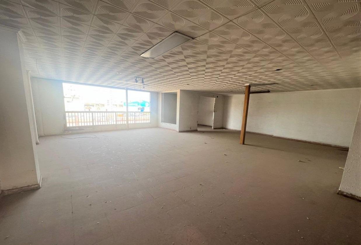 Descubre local comercial por 77000 con 195m en perfectas condiciones en calle calvari en Algemes