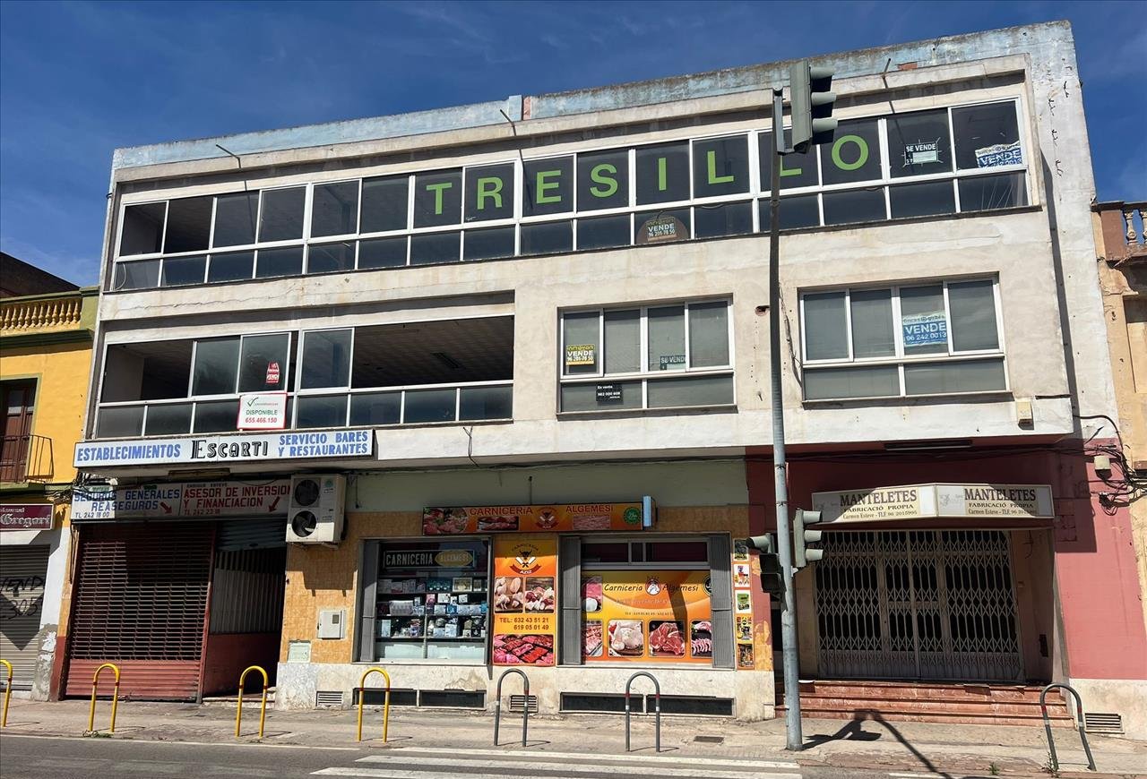 Descubre local comercial por 77000 con 195m en perfectas condiciones en calle calvari en Algemes