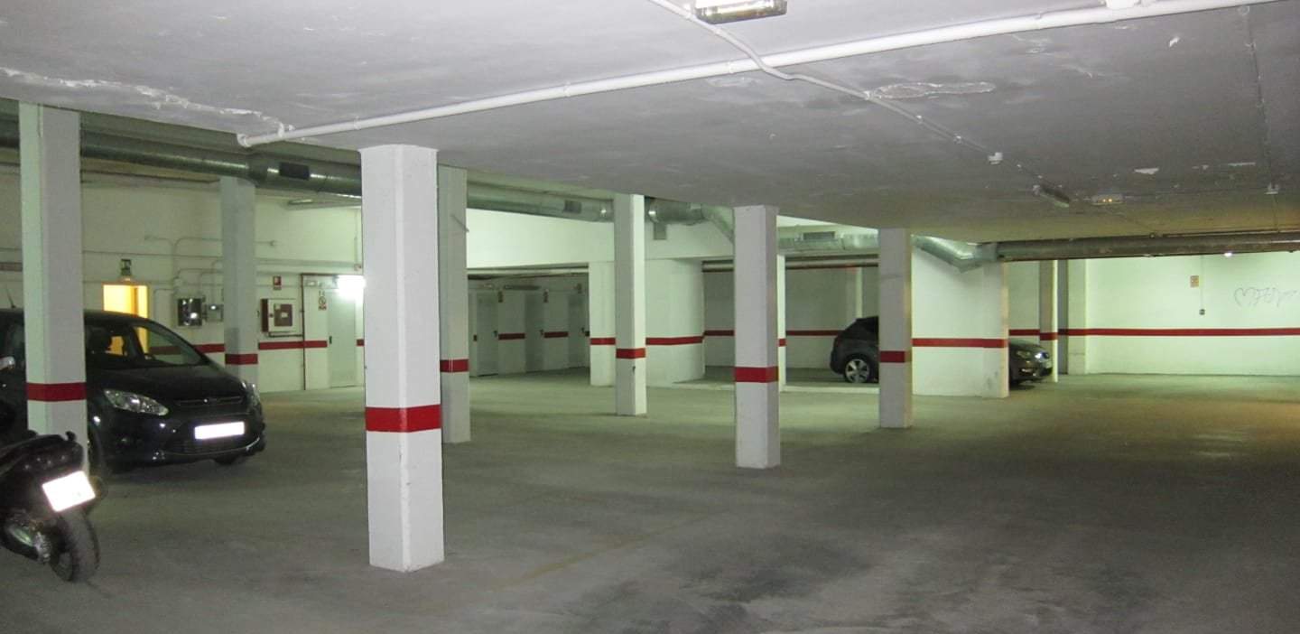 Garaje en venta  en Calle Peset Aleixandre Montserrat Valencia