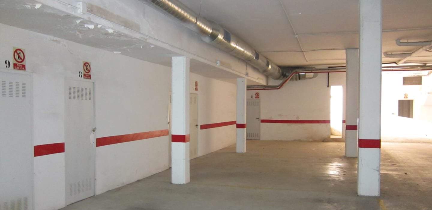 Garaje en venta  en Calle Peset Aleixandre Montserrat Valencia