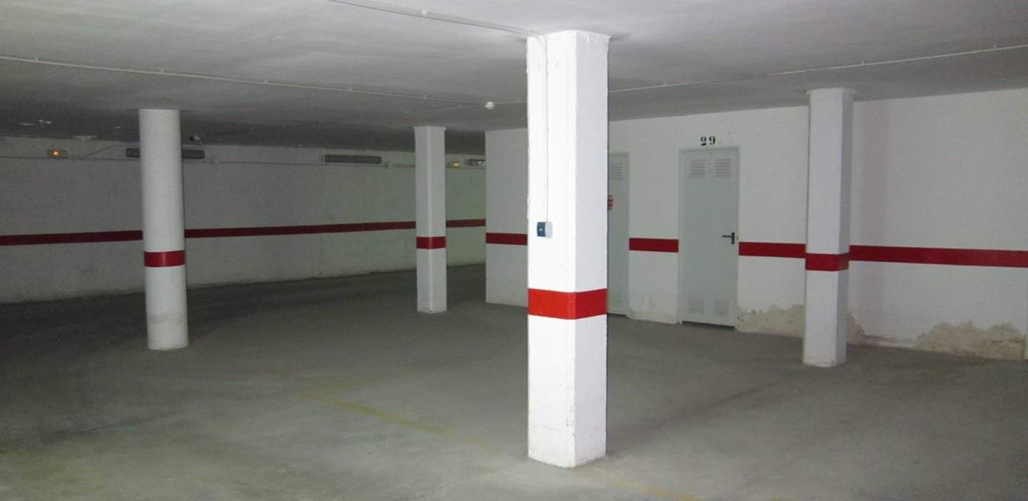 Garaje en venta  en Calle Peset Aleixandre Montserrat Valencia