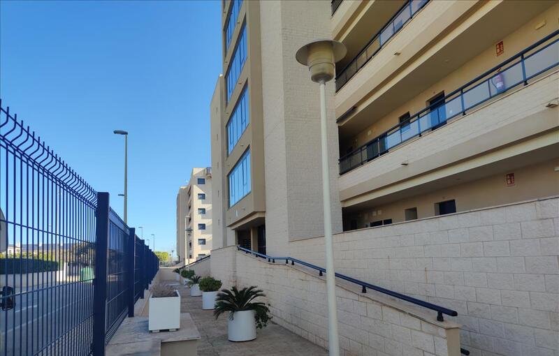 Se oferta garaje por 5.700 de 27m en planta -1 en calle cl garbi en Torreblanca