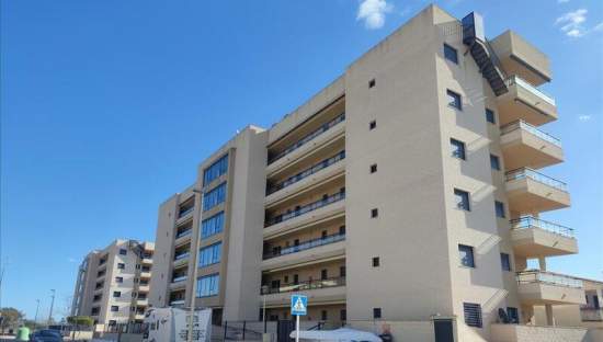 Se oferta garaje por 5.700 de 27m en planta -1 en calle cl garbi en Torreblanca