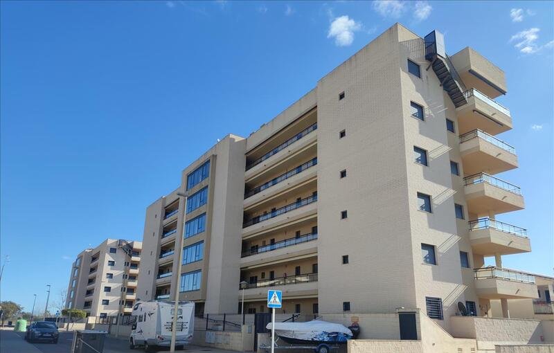 Se oferta garaje por 5.700 de 27m en planta -1 en calle cl garbi en Torreblanca