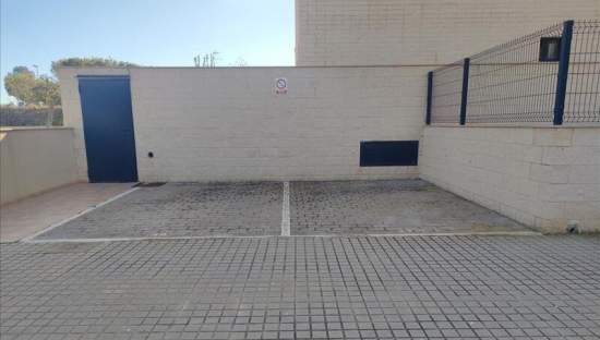 Se oferta garaje por 5.700 de 27m en planta -1 en calle cl garbi en Torreblanca