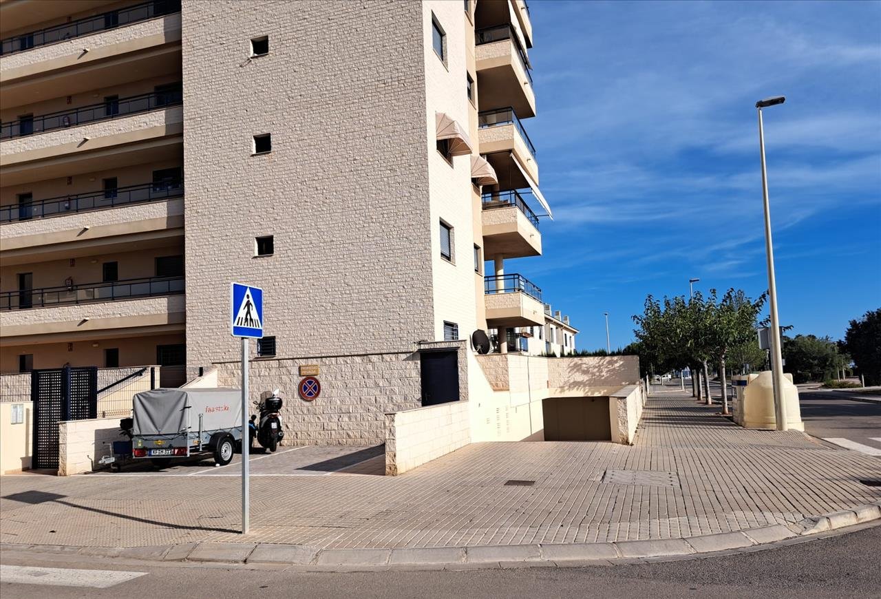 Se oferta garaje por 5.700 de 27m en planta -1 en calle cl garbi en Torreblanca