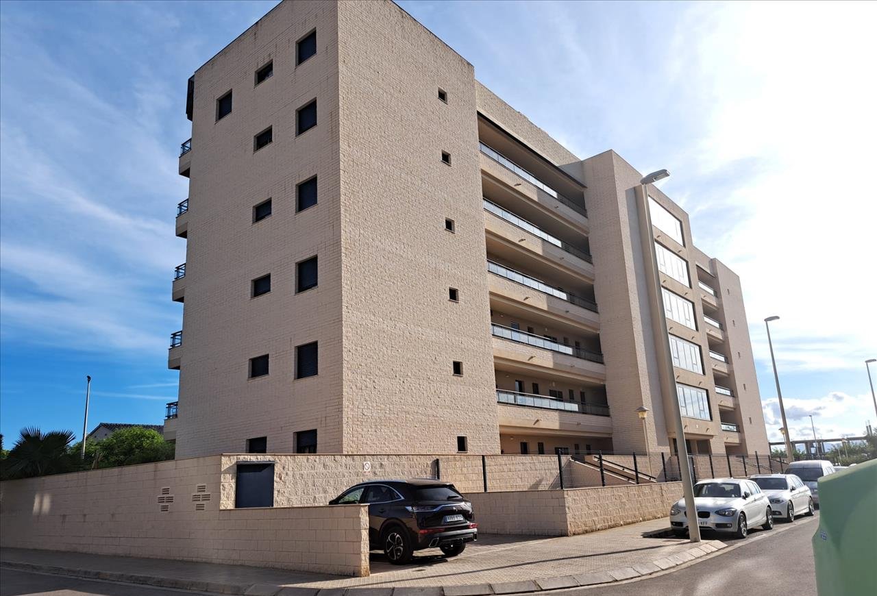 Se oferta garaje por 5.700 de 27m en planta -1 en calle cl garbi en Torreblanca