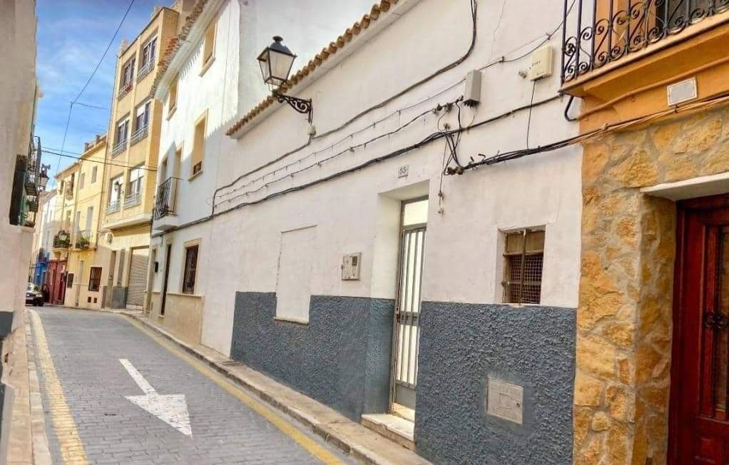 Urbano Solar en venta  en Calle  Castalla Alicante