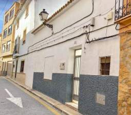 Urbano Solar en venta  en Calle  Castalla Alicante