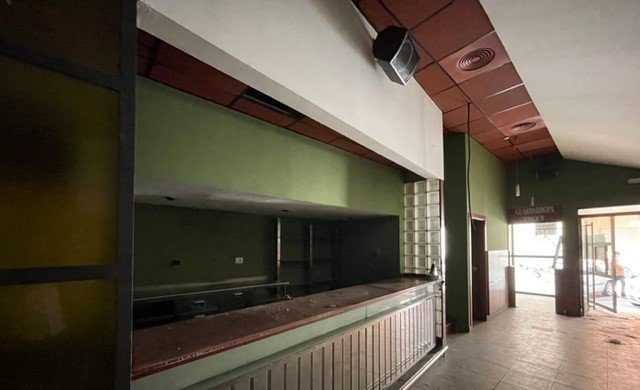 Compra local comercial en cpadre melia Vall dUixó la por 129.000 de 249m en perfectas condiciones