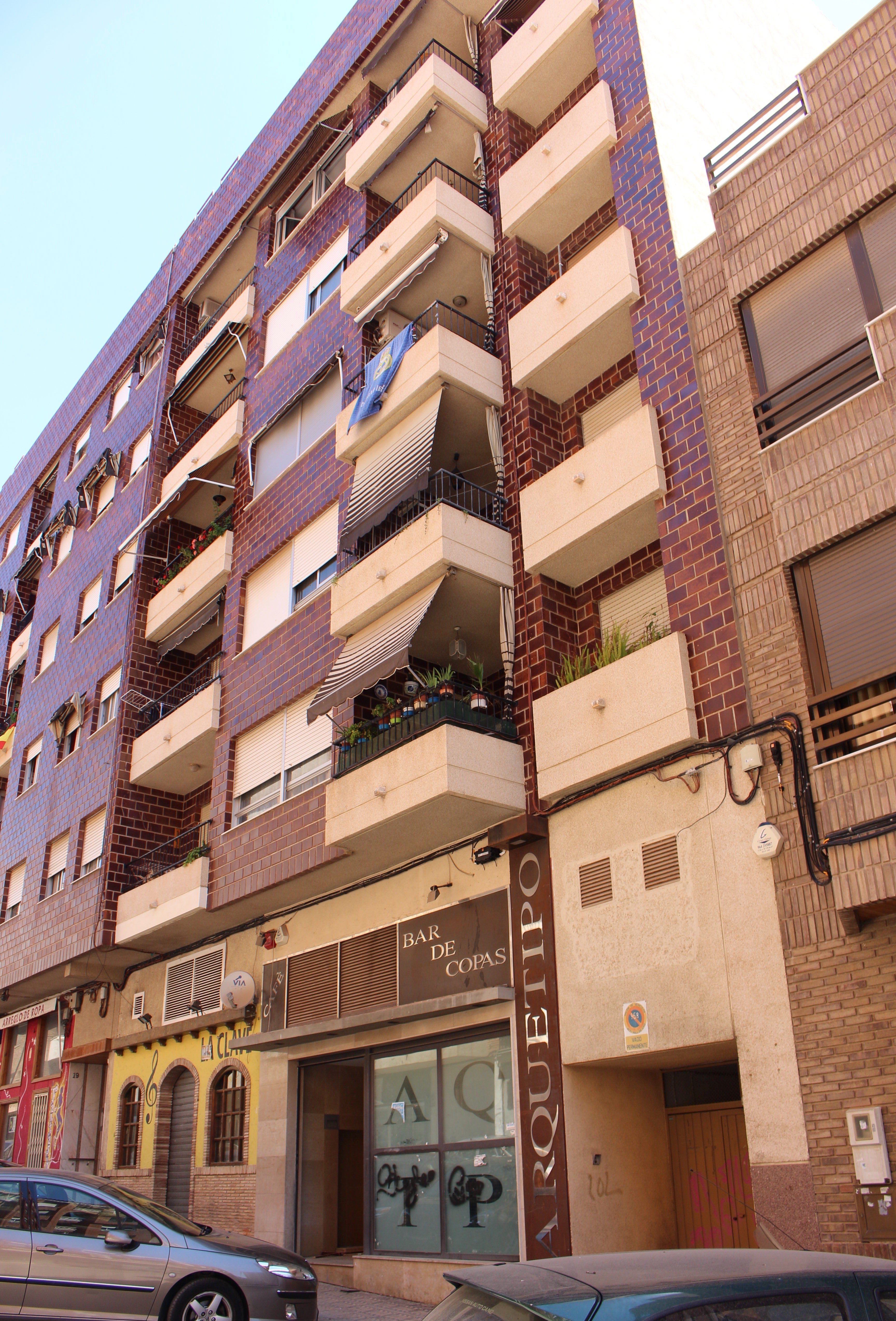 Compra local comercial en cpadre melia Vall dUixó la por 129.000 de 249m en perfectas condiciones