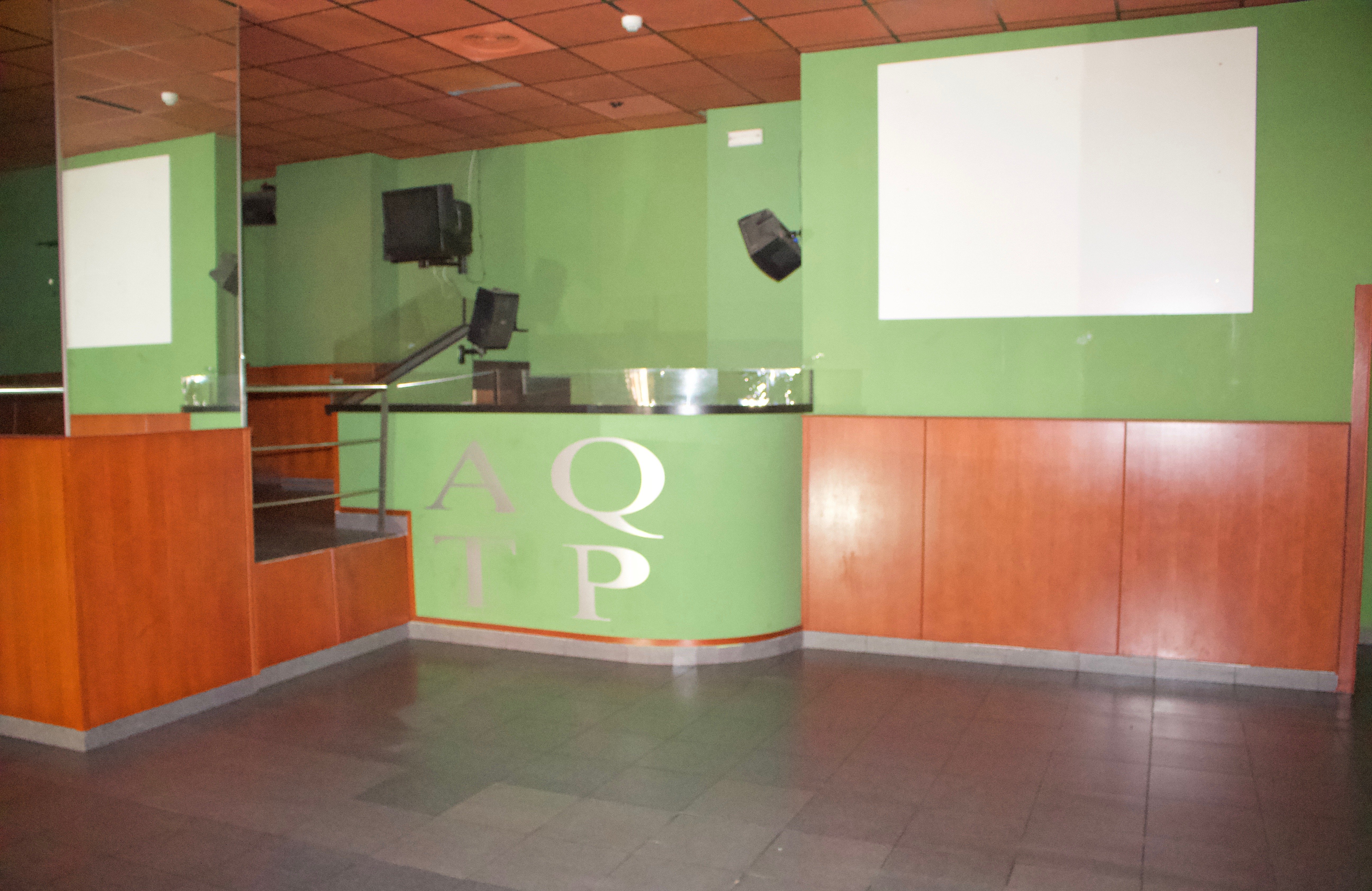 Compra local comercial en cpadre melia Vall dUixó la por 129.000 de 249m en perfectas condiciones