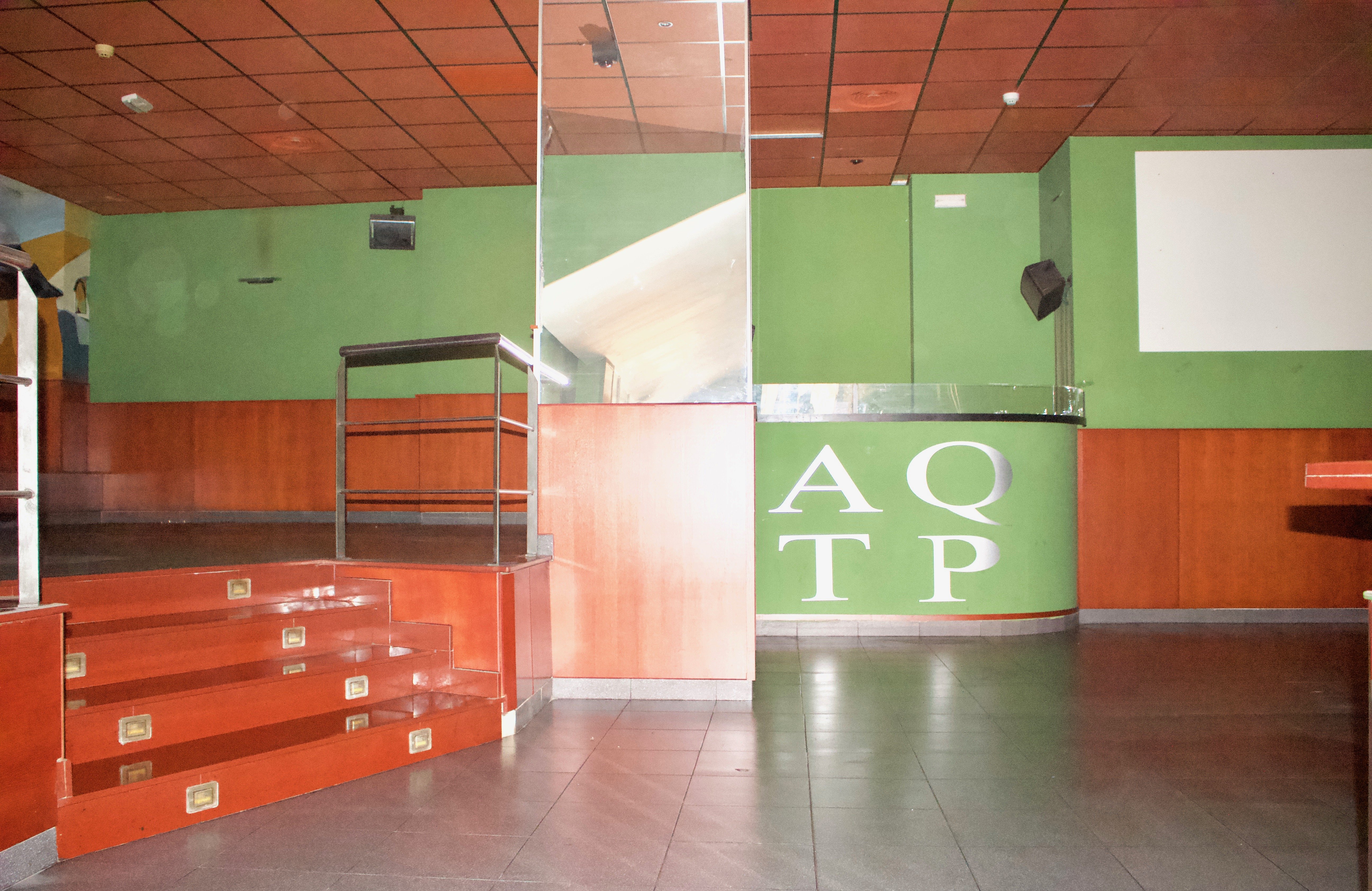 Compra local comercial en cpadre melia Vall dUixó la por 129.000 de 249m en perfectas condiciones