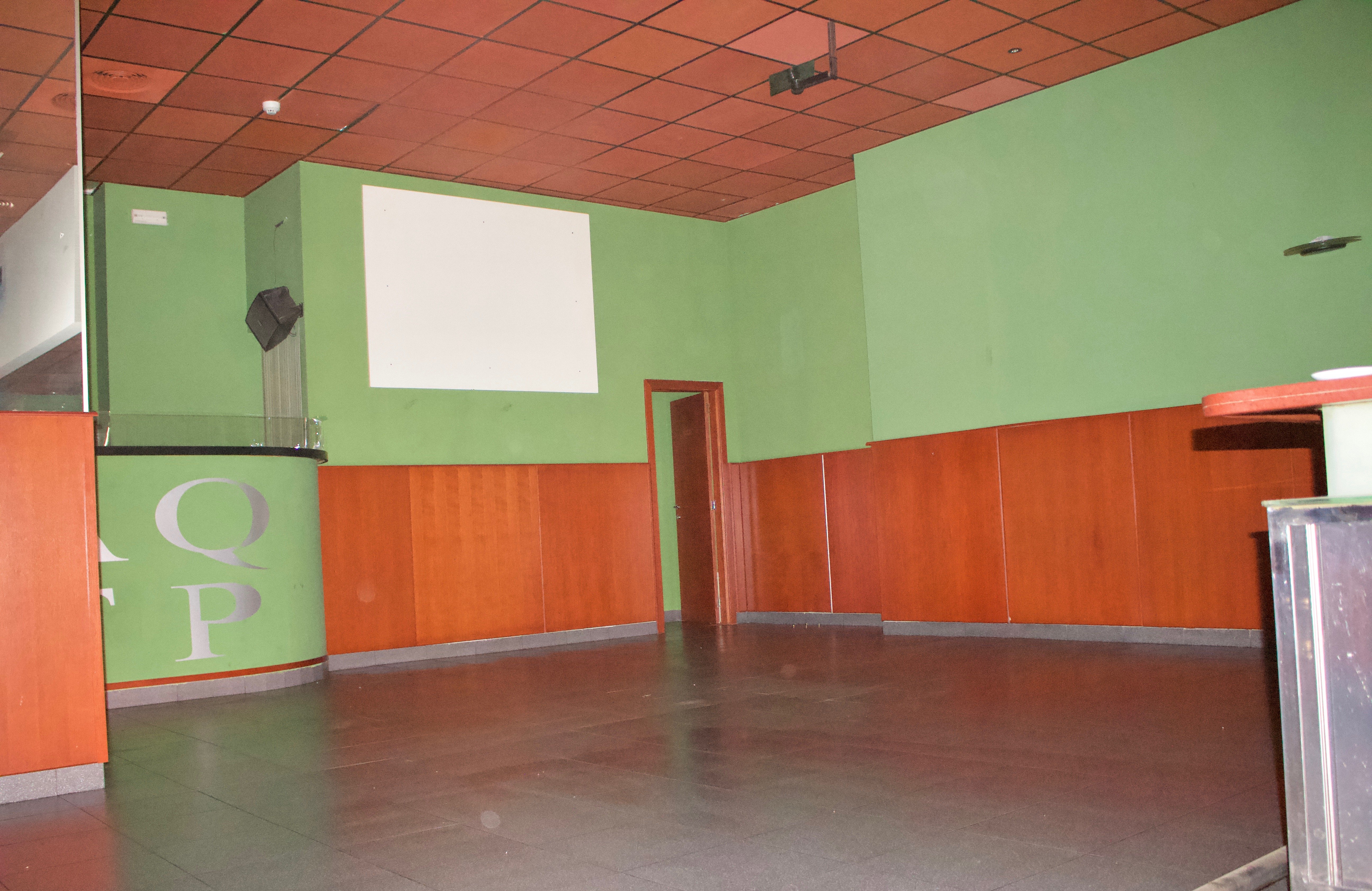 Compra local comercial en cpadre melia Vall dUixó la por 129.000 de 249m en perfectas condiciones