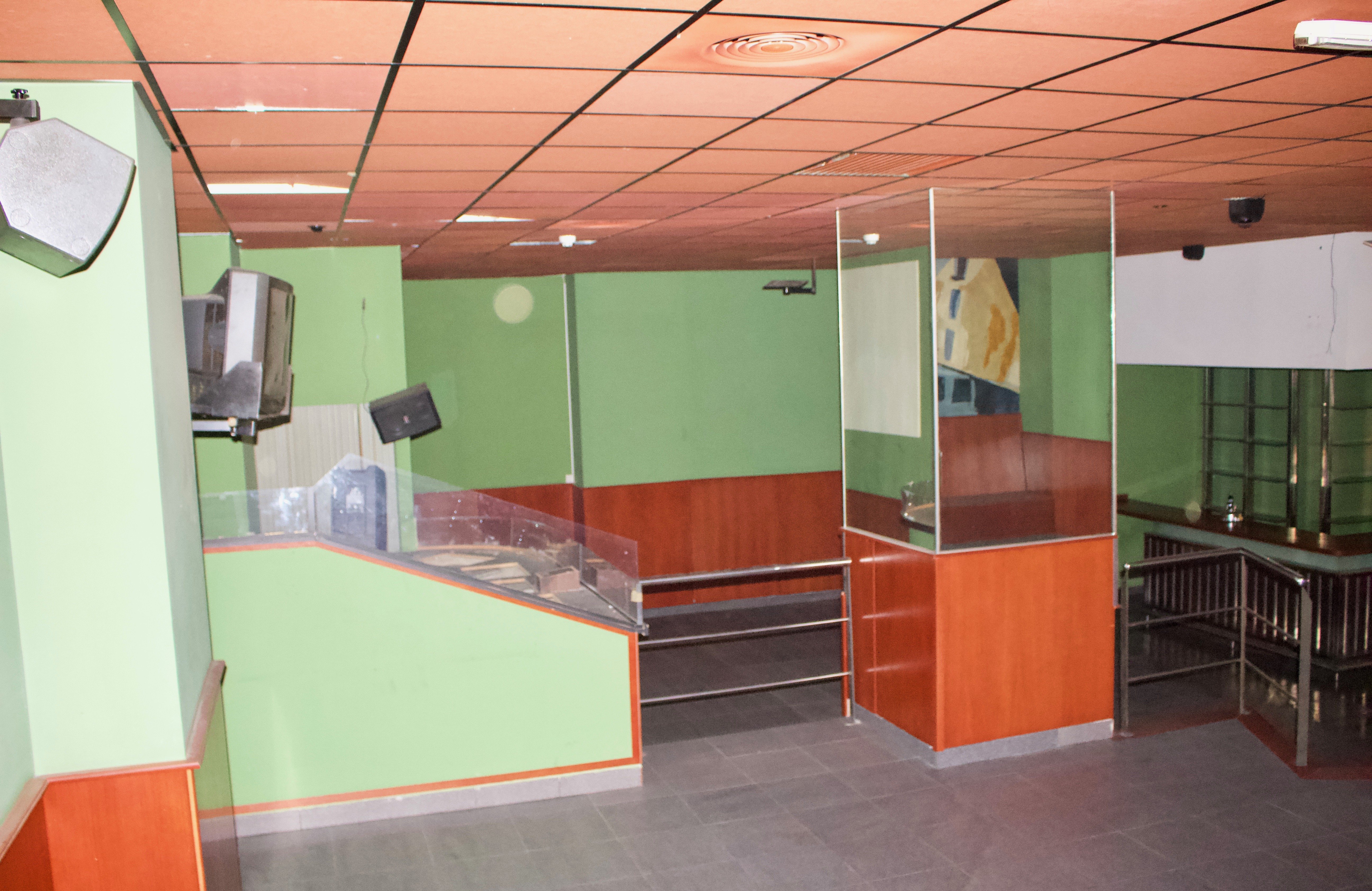 Compra local comercial en cpadre melia Vall dUixó la por 129.000 de 249m en perfectas condiciones