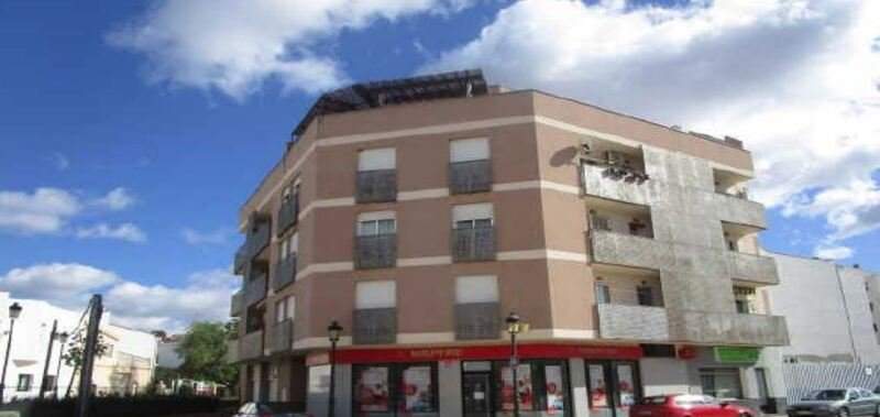 Piso a la venta por 50.000 con 90m y 2 habitaciones en calle la fuente Navarrés