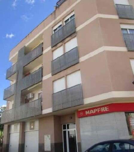 Piso a la venta por 50.000 con 90m y 2 habitaciones en calle la fuente Navarrés