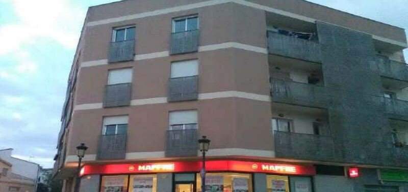 Piso a la venta por 50.000 con 90m y 2 habitaciones en calle la fuente Navarrés