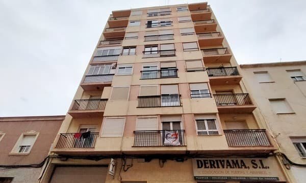 Piso en venta  en Calle Ferrer Y Guardia, Elda, Alicante