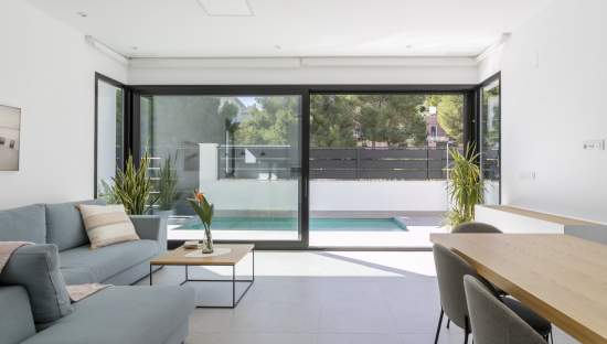 Chalet en venta en Pinar De Campoverde, Alicante