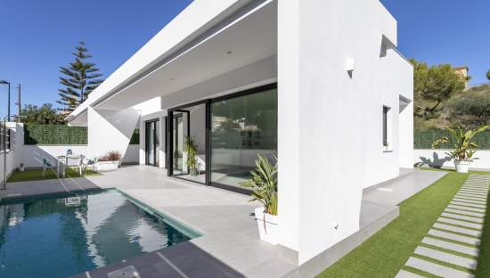 Chalet en venta en Pinar De Campoverde, Alicante