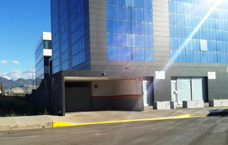 Descubre local comercial en calle v - 2, Castellón de la PlanaCastelló de la Plana, por 154.000 con 100m