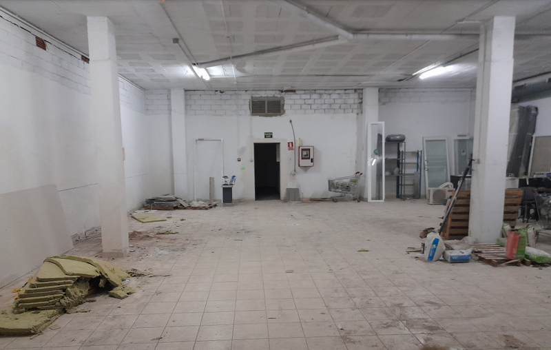 Descubre local comercial en calle v - 2, Castellón de la PlanaCastelló de la Plana, por 154.000 con 100m