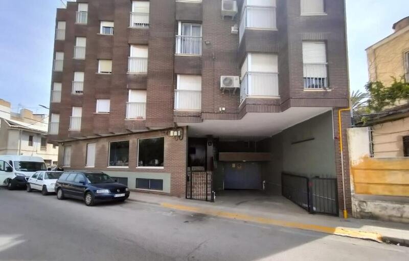 Venta de garaje por 4.000 con 16m en planta baja en calle salvador allende Carlet