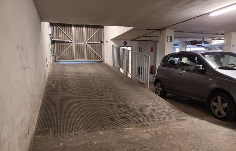 Venta de garaje por 4.000 con 16m en planta baja en calle salvador allende Carlet