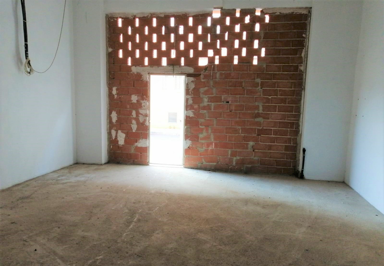 Compra local comercial por 56000 de 169m en perfectas condiciones en calle alberic Alcdia l