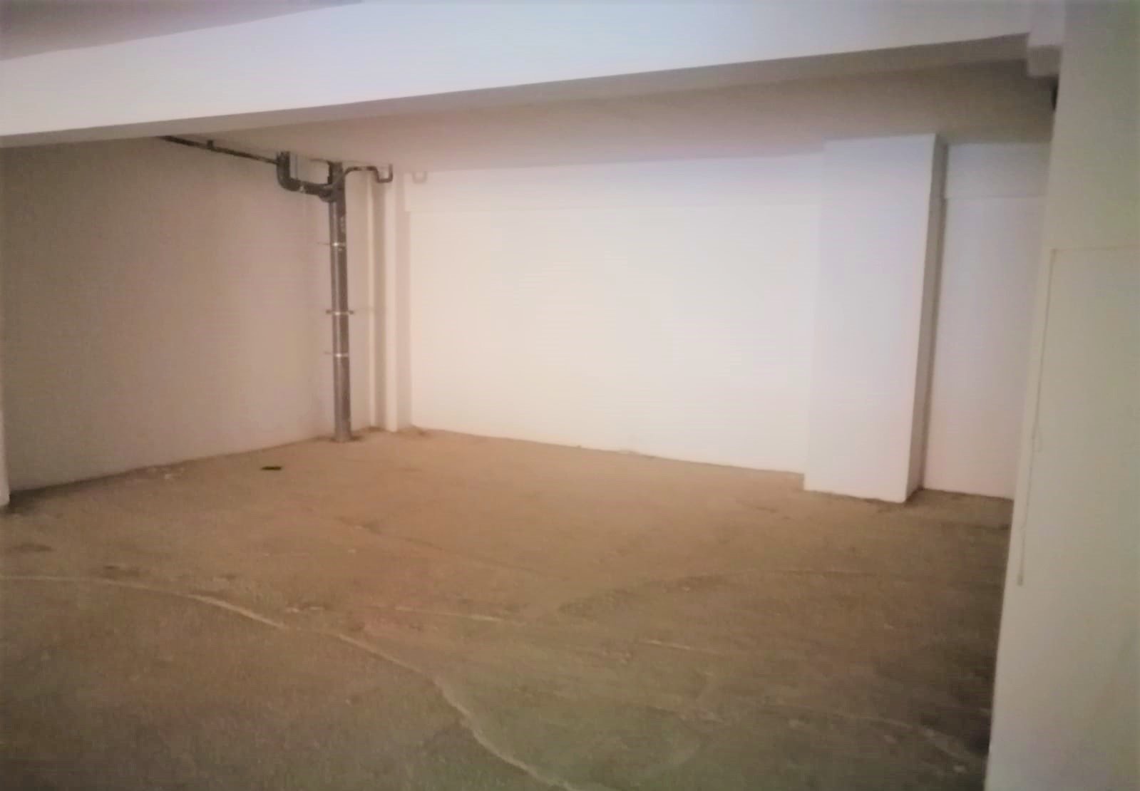 Compra local comercial por 56000 de 169m en perfectas condiciones en calle alberic Alcdia l