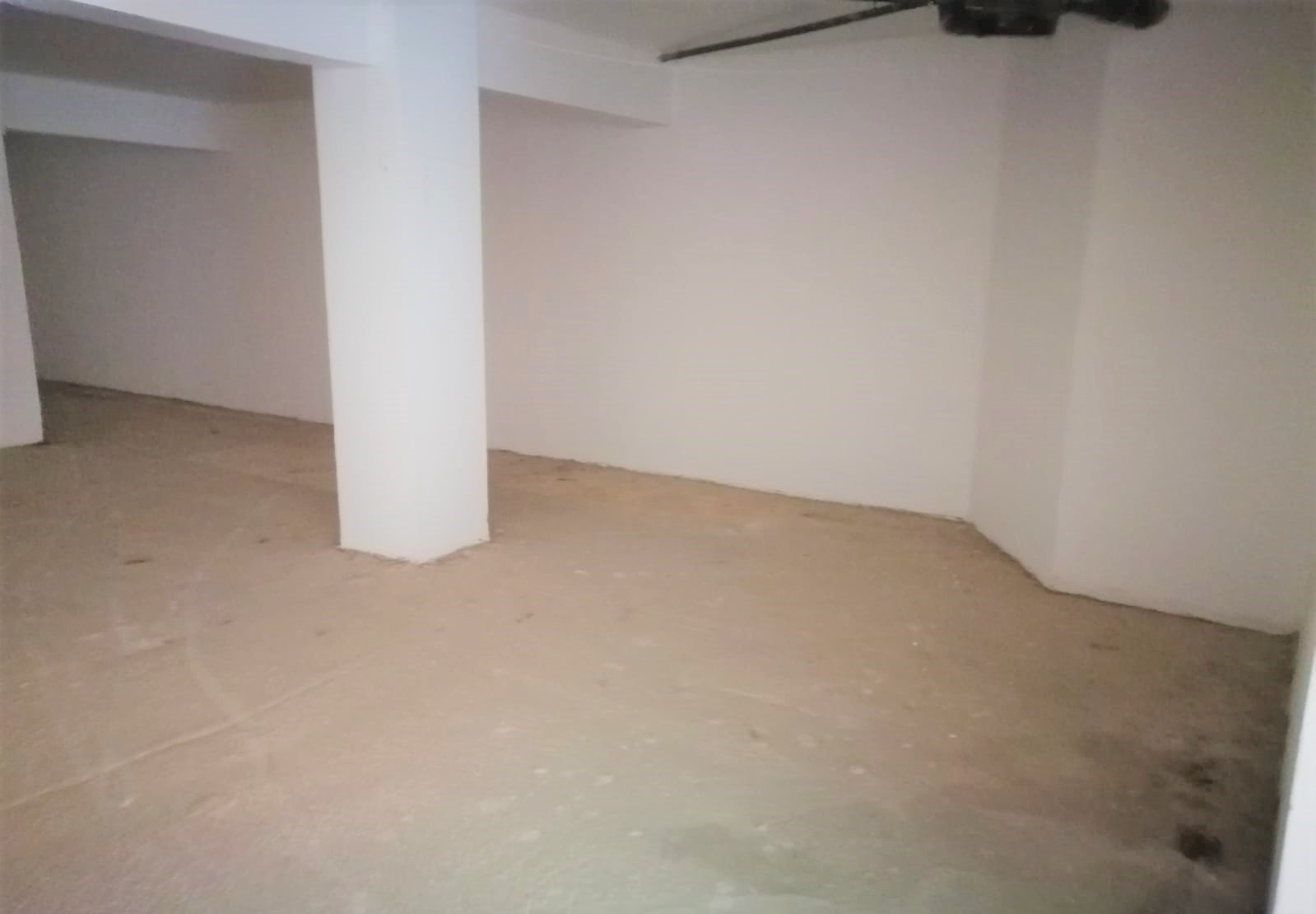 Compra local comercial por 56000 de 169m en perfectas condiciones en calle alberic Alcdia l