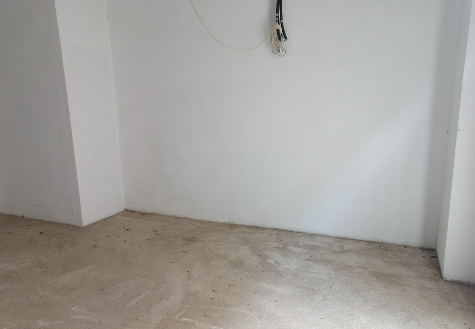 Compra local comercial por 56000 de 169m en perfectas condiciones en calle alberic Alcdia l
