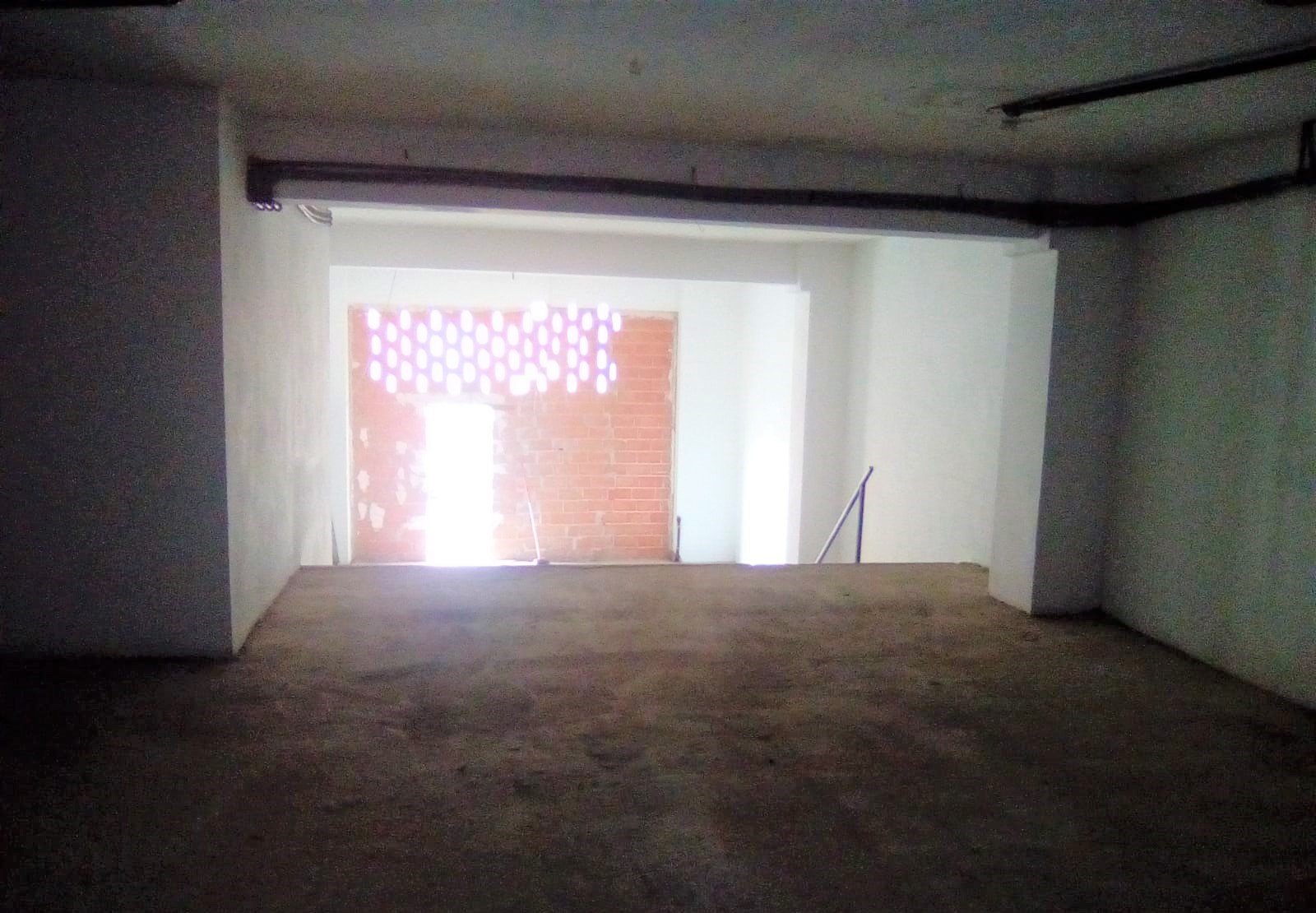 Compra local comercial por 56000 de 169m en perfectas condiciones en calle alberic Alcdia l