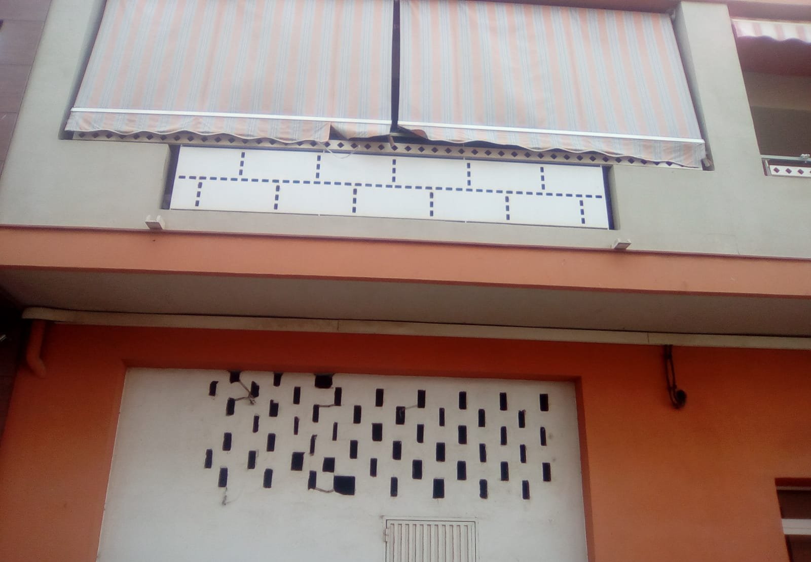 Compra local comercial por 56000 de 169m en perfectas condiciones en calle alberic Alcdia l