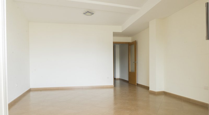 Local comercial disponible en criu xuquer C?rcer por 72.160 de 308m