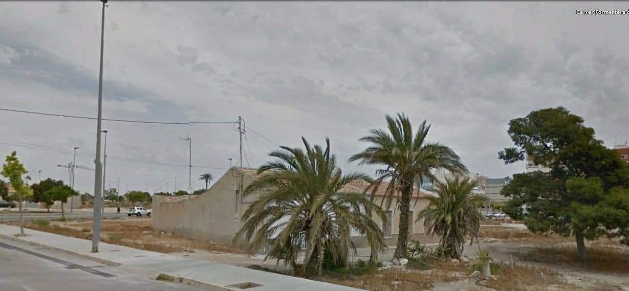 Urbano (Solar) en venta  en Calle Formentera De Segura, Elche, Alicante