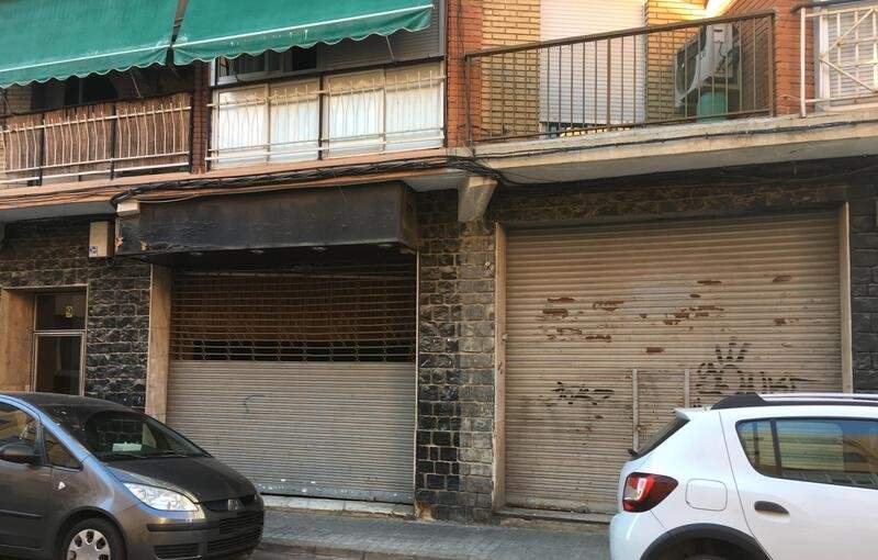 Adquiere local comercial por 23.660 de 80m en calle maestro giner en Xirivella