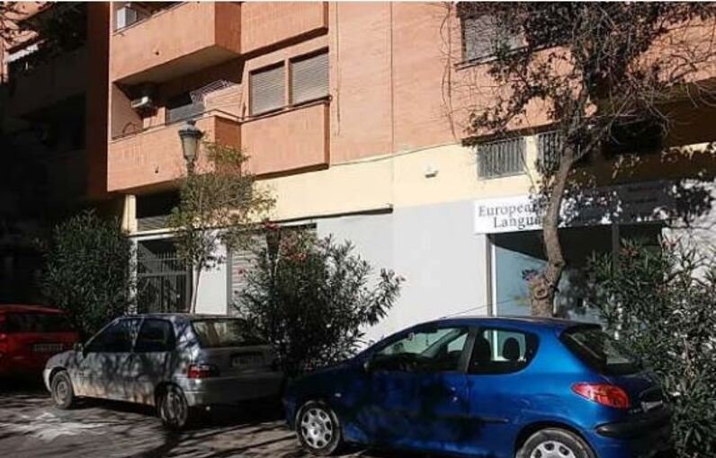 Adquiere local comercial por 98.800 de 179m en calle pintor rafael solbes en Valencia