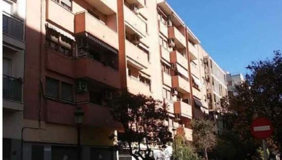 Adquiere local comercial por 98.800 de 179m en calle pintor rafael solbes en Valencia