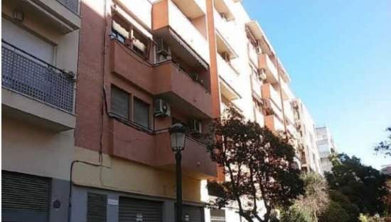 Adquiere local comercial por 98.800 de 179m en calle pintor rafael solbes en Valencia